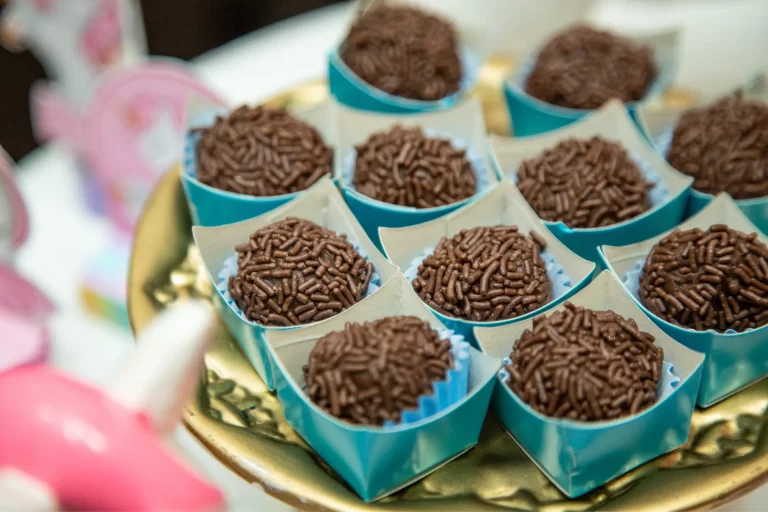 15 Brigadeiros Veganos de Cacau Alcalino